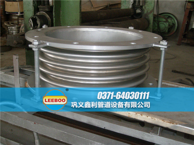 大口徑波紋<a href=http://www.s4ggu.cn target=_blank class=infotextkey>補(bǔ)償器</a>車間圖