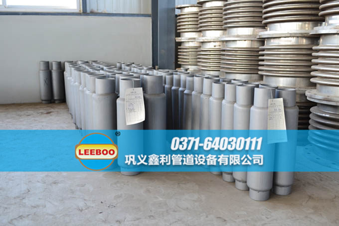 鑫利<a href=http://www.s4ggu.cn target=_blank class=infotextkey>補(bǔ)償器</a>車間一角